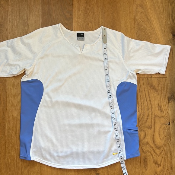 Nike SphereDry Workout Top - Picture 7 of 7